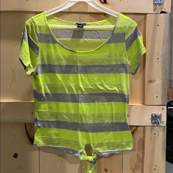 Rue 21 tie front tee shirt - Picture 1 of 5